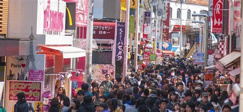 原宿 体験型アトラクション: 未来と伝統が交錯する不思議な空間