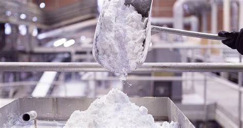  Soda Ash: Un Indispensabile Elemento per la Produzione di Vetro e la Fabbricazione di Saponi!